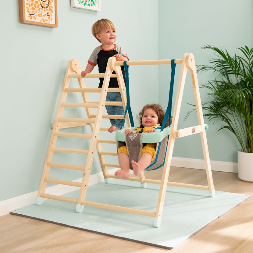 Holz-Kletterdreieck 'Active Tots' natur mit Schaukel 101 x 84 x 101 cm