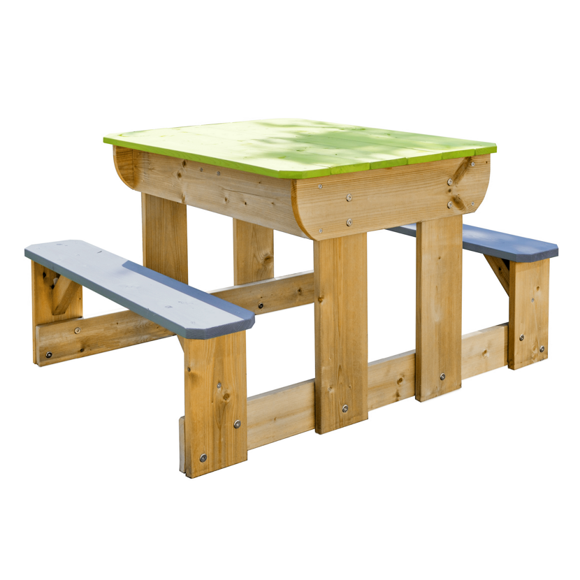 Holztisch mit grünen Tischplatte und zwei grauen Sitzbänken