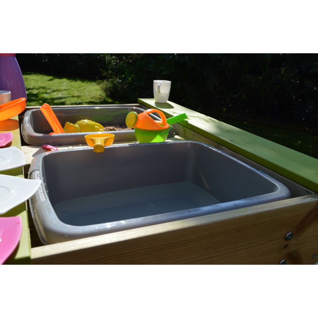 Sand- und Wassertisch mit Spielzeug