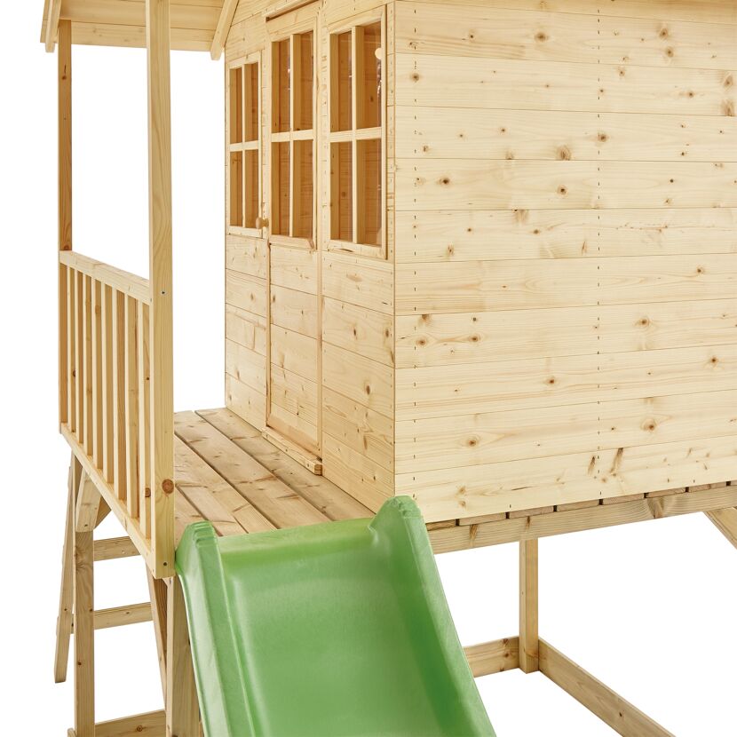 Spielhaus aus Holz mit Rutsche