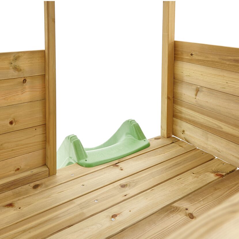 Rutsche im Spielhaus Wildnis