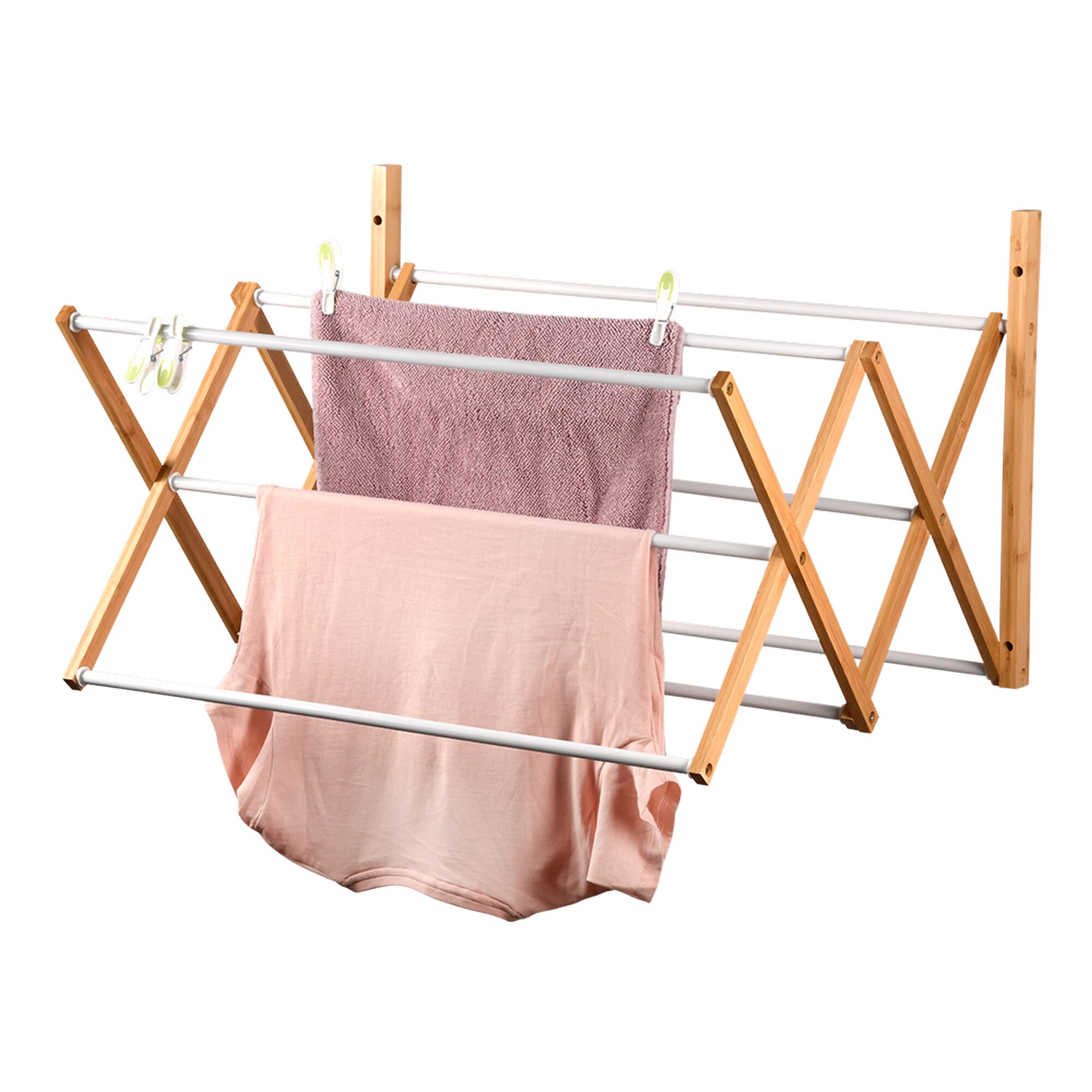 Wäschetrockner aus Bambus mit Handtüchern und T-Shirt