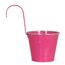 Pinker Hängetopf aus Zink mit silbernem Rand.