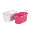 Zwei Zink Jardinieren, eine in weiß und eine in pink.