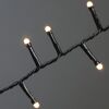 Schwarze Lichterkette mit eingeschalteten LEDs