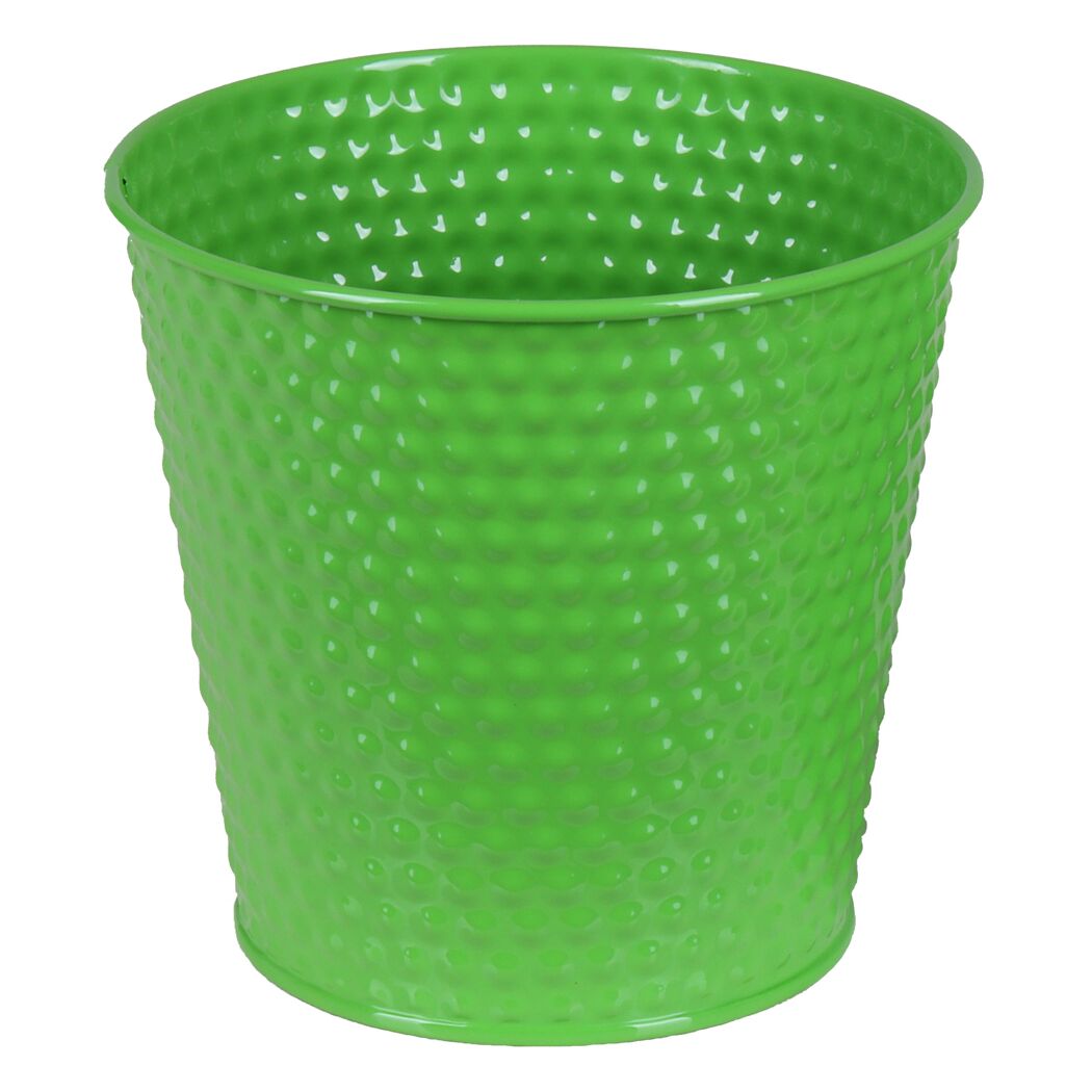 Grüner Zinktopf mit Noppenmuster.
