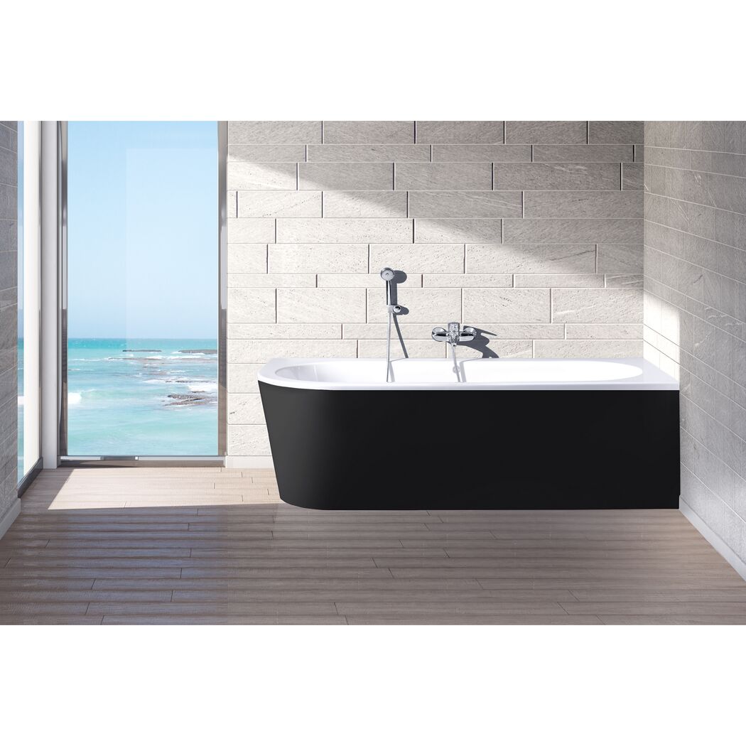 Schwarze Badewanne Modena mit Chromarmaturen