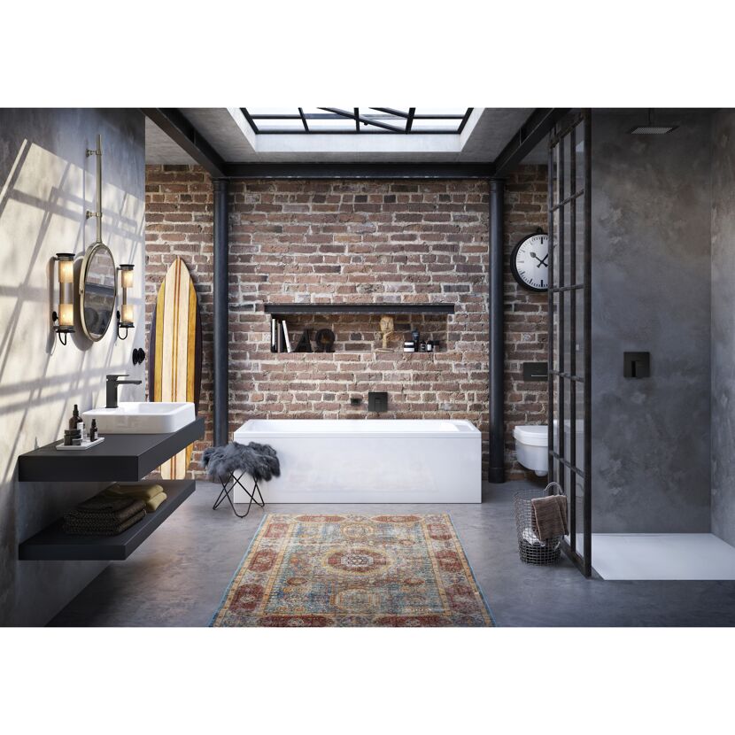 Modernes Badezimmer mit Backsteinwand und Oberlicht