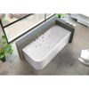 Weiße rechteckige Badewanne mit Whirlpoolfunktion.