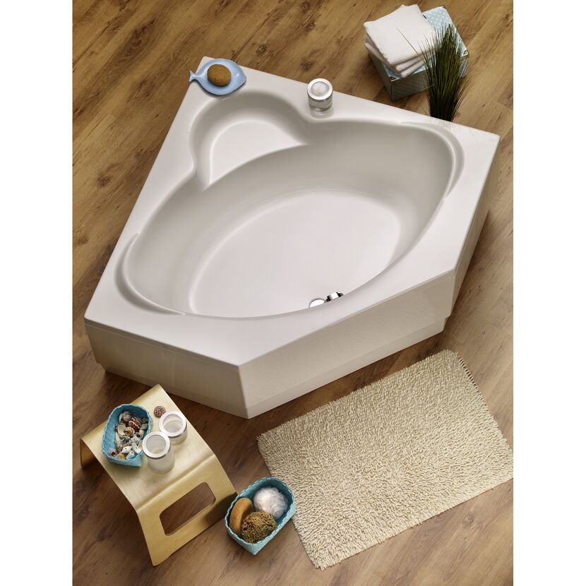 Weiße Eckbadewanne Miami auf Holzboden