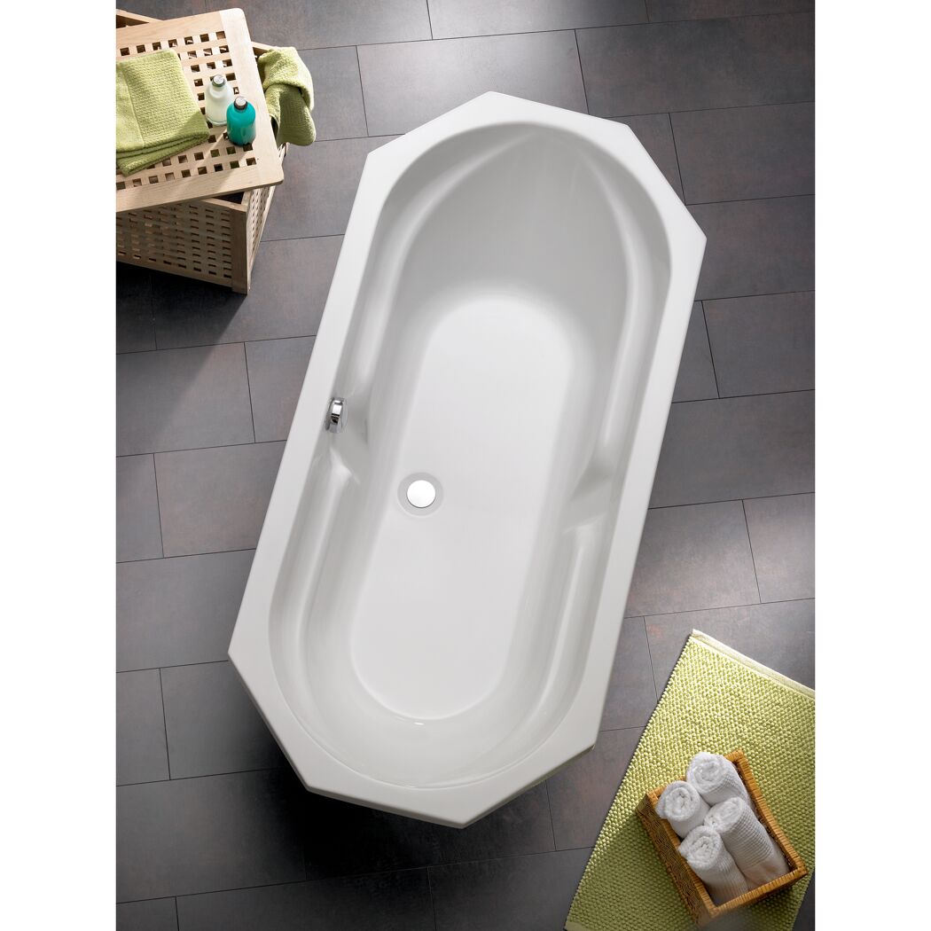 Weiße achteckige Badewanne