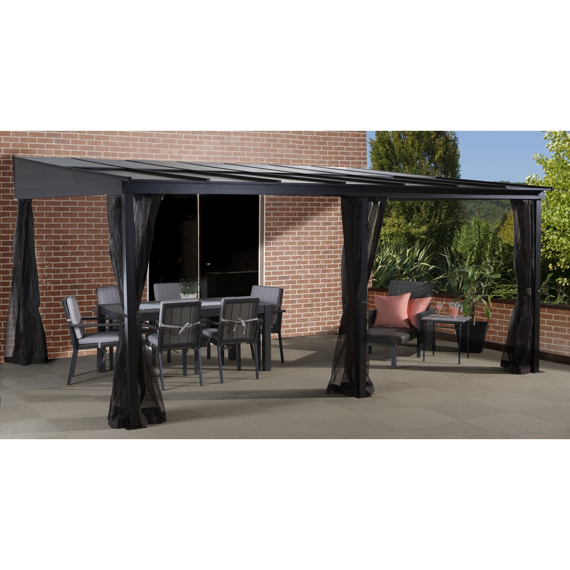 Terrassenüberdachung mit Esstisch und Sitzecke