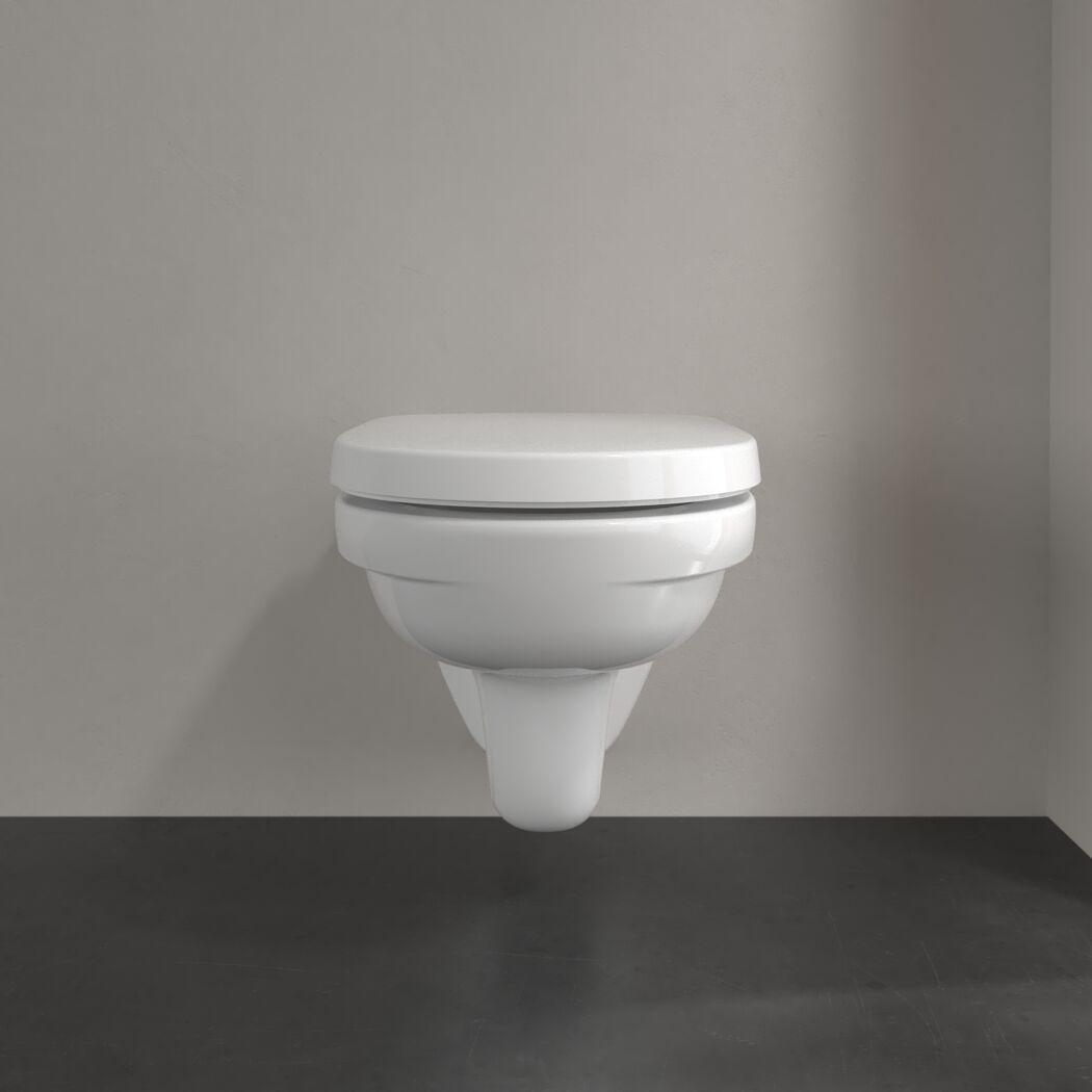 Hängendes, weißes WC mit geschlossenem Deckel.