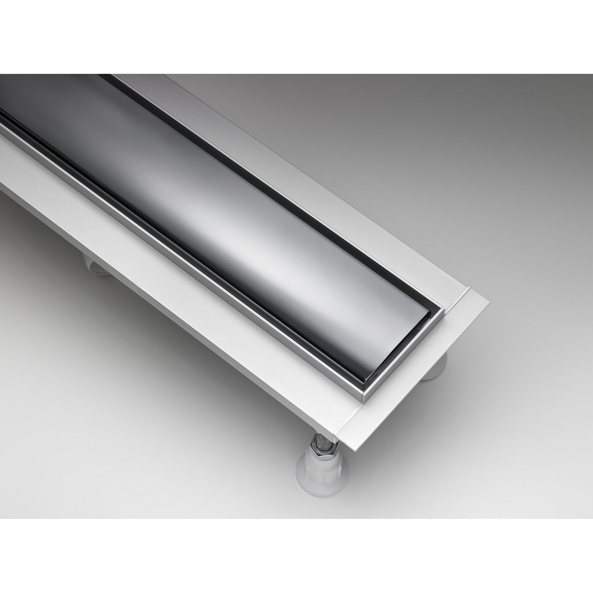 Duschrinne mit chromfarbener Abdeckung