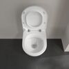 Offenes, weißes Wand-WC von Villeroy & Boch.