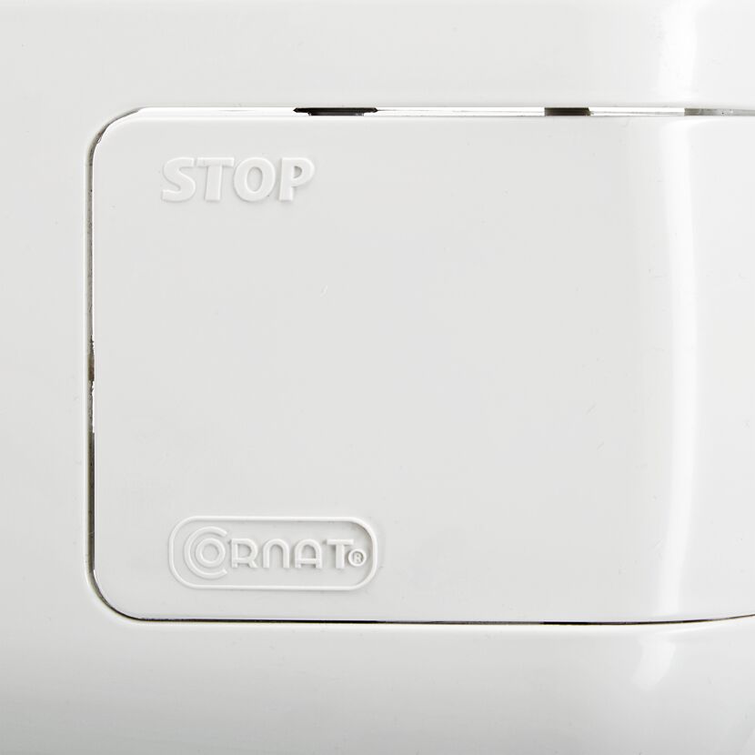 Weißer Spülkasten mit Stop-Taste.