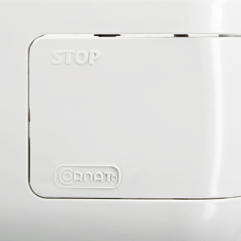 Weißer Spülkasten mit Stop-Taste.