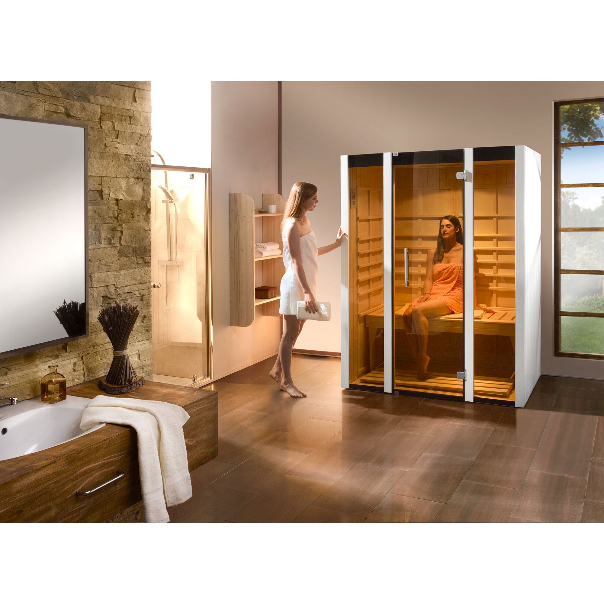 Zwei Personen in einer Sauna