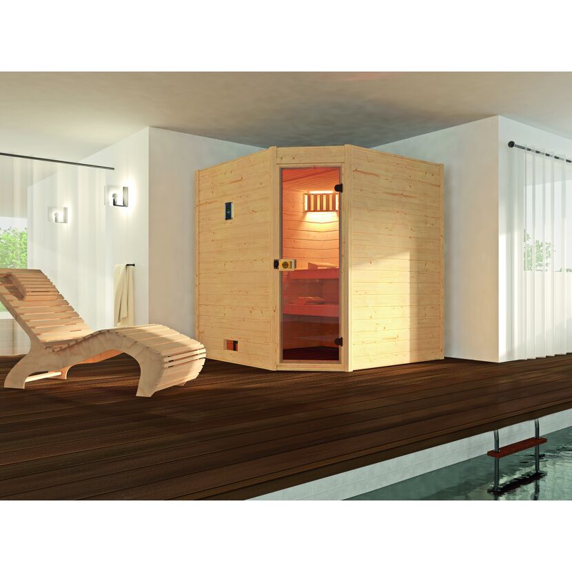 Eck-Sauna aus hellem Holz mit offener Tür.