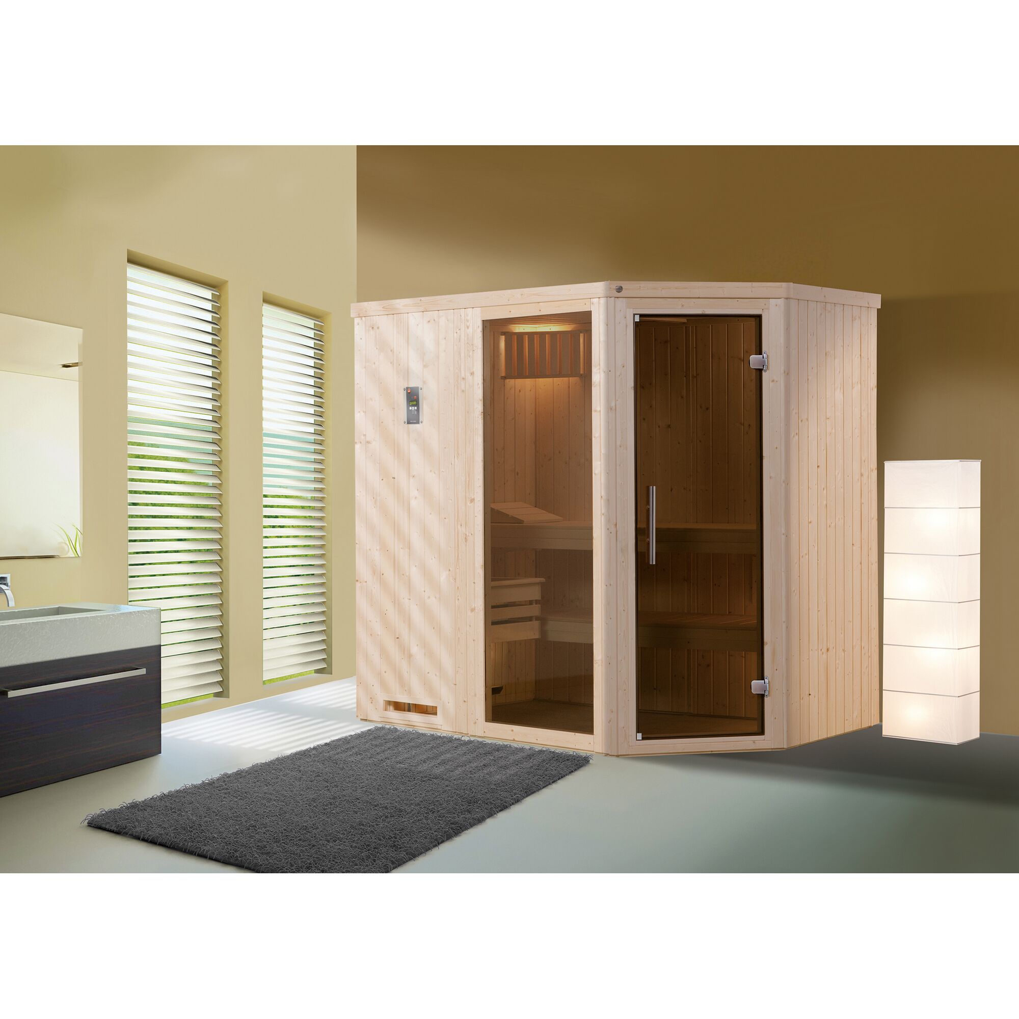 Ecksauna aus hellem Holz mit Glastür