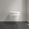 Hängendes WC in Weiß mit geschlossenem Deckel