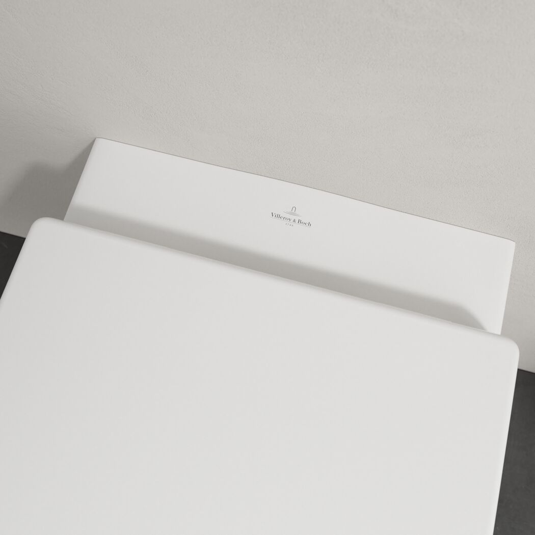Nahaufnahme eines weißen Villeroy & Boch WCs