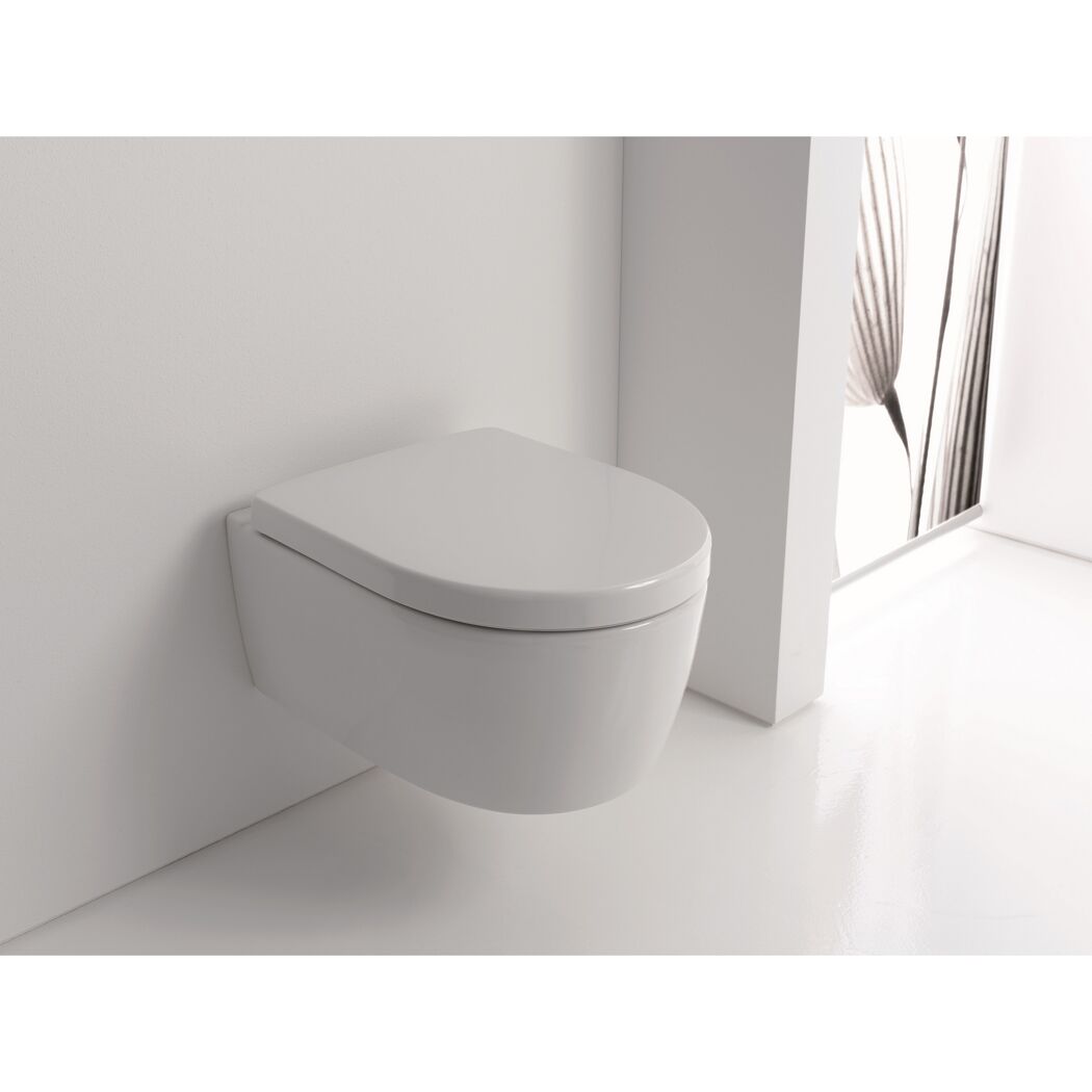 Hängendes WC in weiß