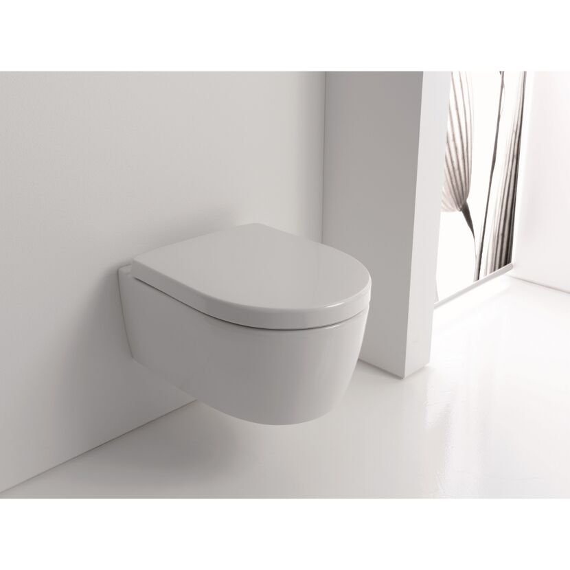 Hängendes WC in weiß
