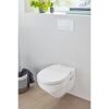 Hängendes WC in Weiß mit geschlossenem WC-Sitz