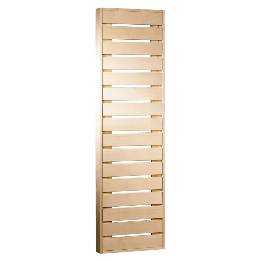 Holzlatten an einer Wand befestigt.