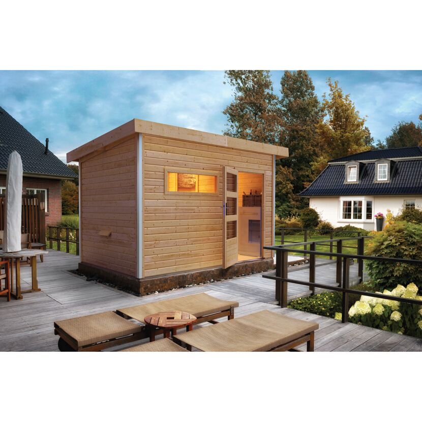 Saunahaus Skrollan aus Holz auf einer Terrasse