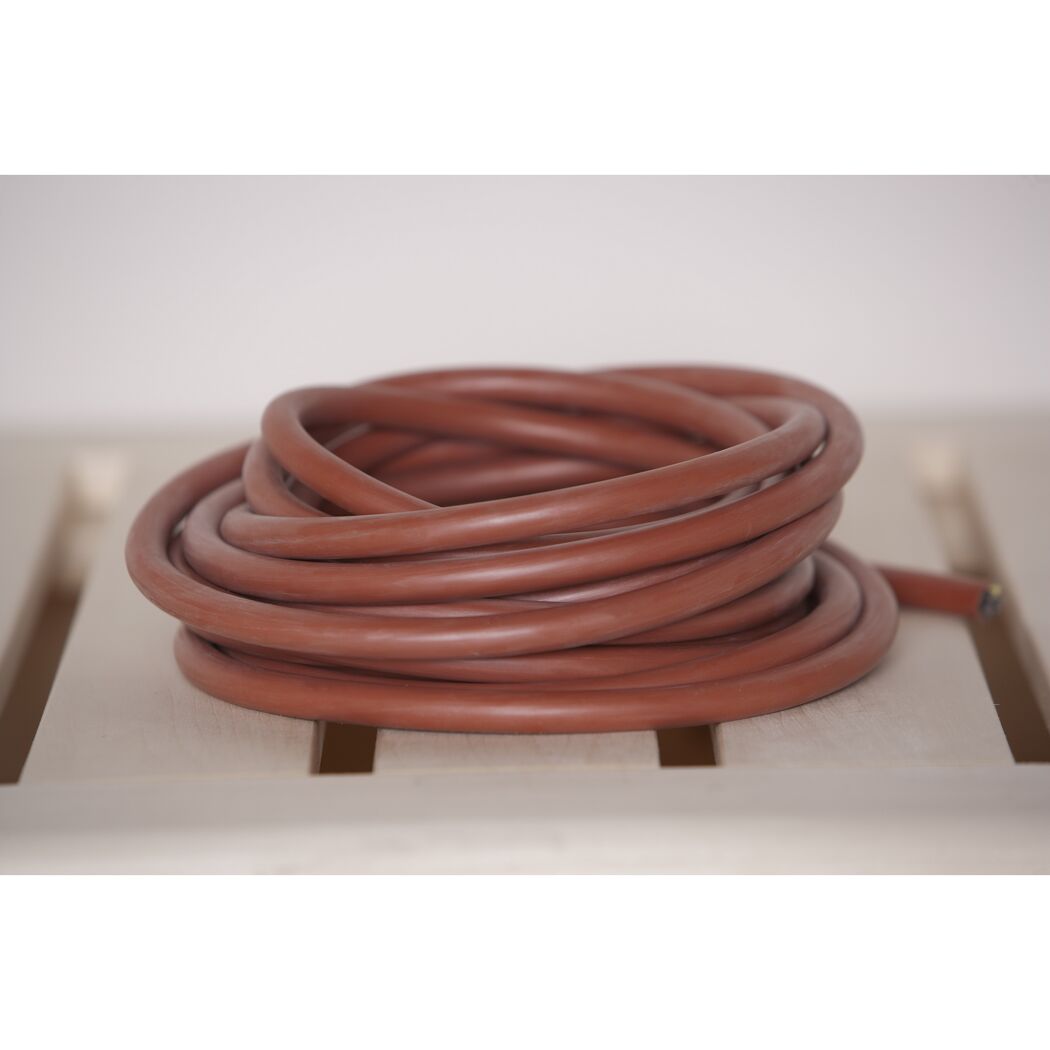 Aufgerolltes braunes Kabel