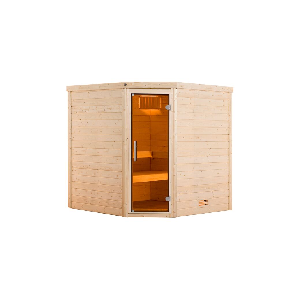 Ecksauna aus hellem Holz mit geöffneter Glastür.