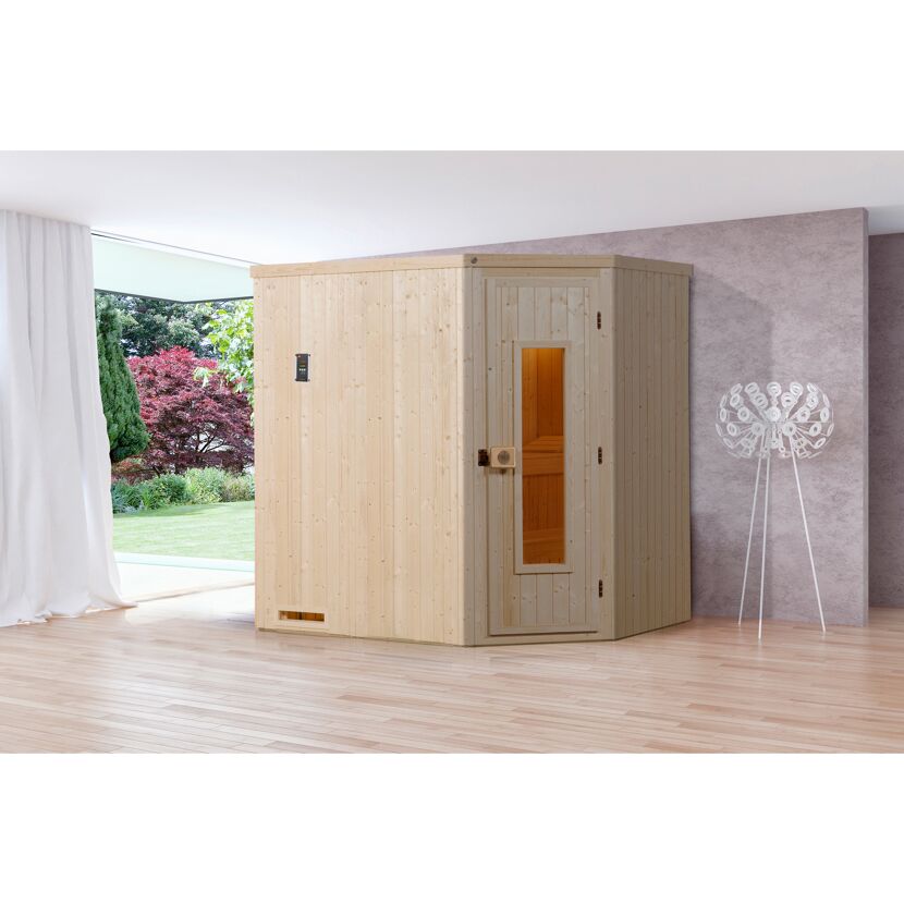 Ecksauna aus hellem Holz mit Glastür in einem Raum.