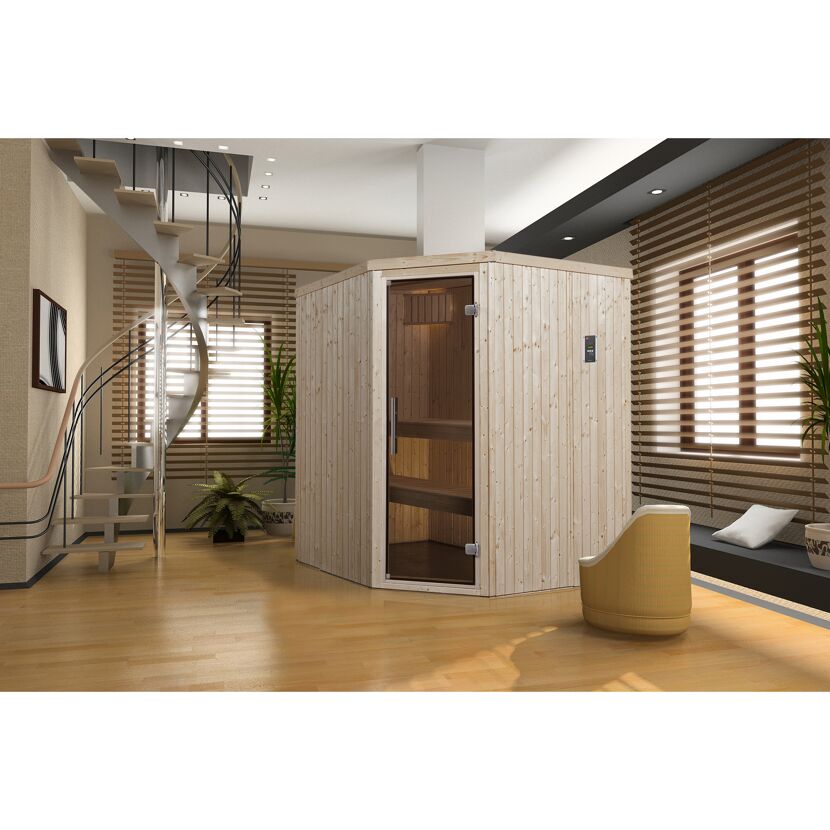 Ecksauna aus hellem Holz mit offener Glastür.