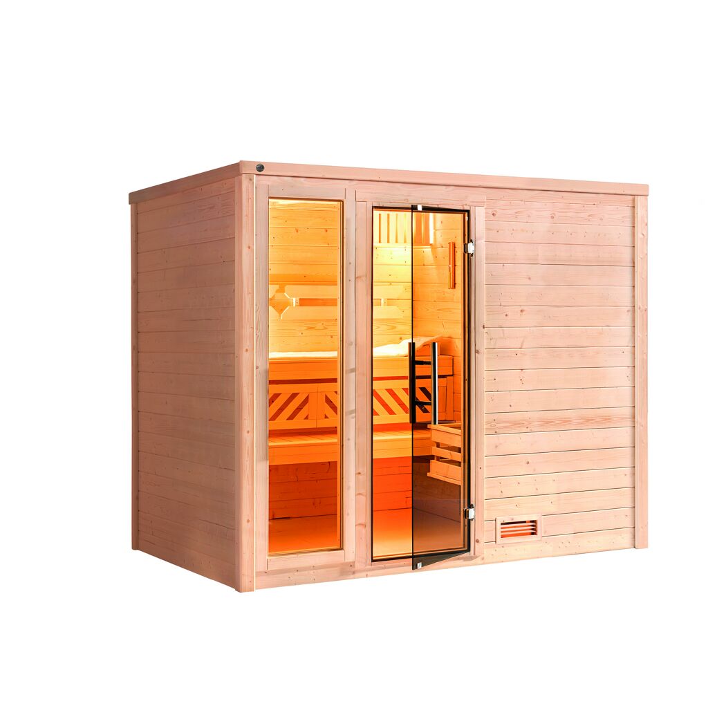 Sauna aus hellem Holz mit geöffneter Glastür.