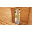 Innere Ansicht einer Sauna aus Holz mit geöffneter Tür.