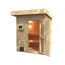 Kleine Sauna aus hellem Holz mit offener Tür.