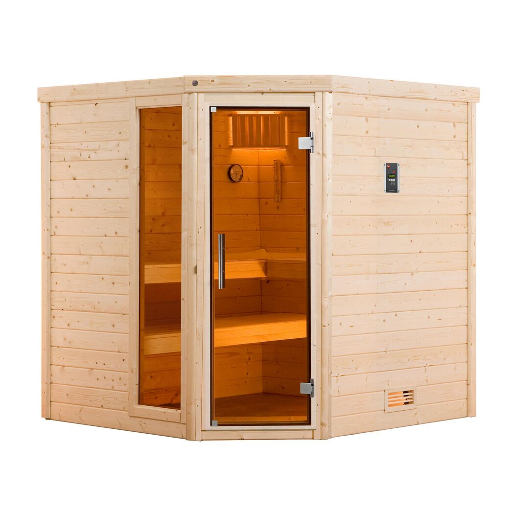 Sauna aus hellem Holz mit geöffneter Glastür.