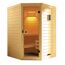 Offene Sauna aus hellem Holz mit Sitzbank.