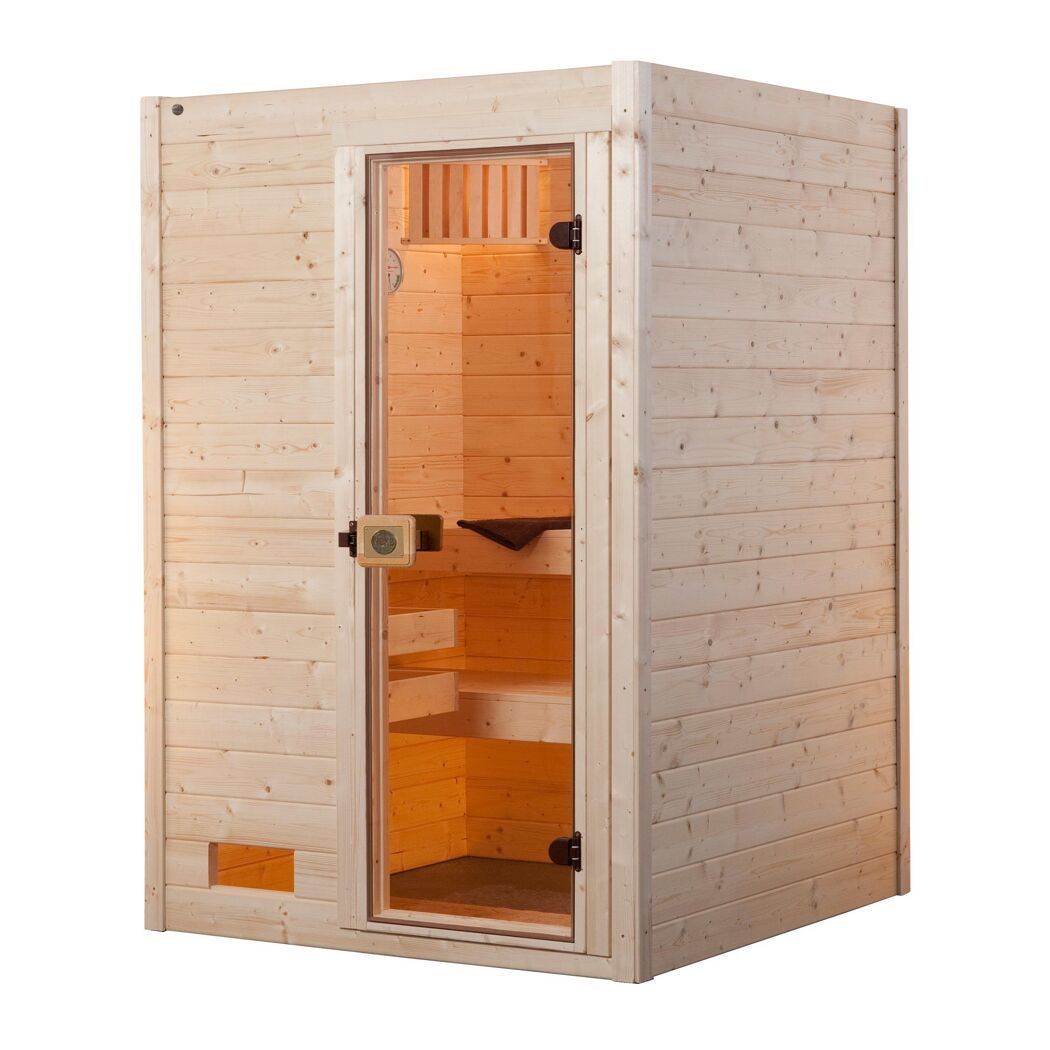 Saunakabine aus hellem Holz mit offener Tür.