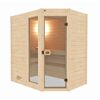 Ecksauna aus hellem Holz mit Glastür.