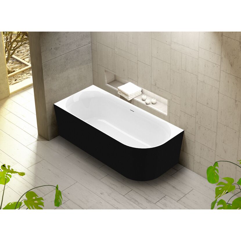 Schwarze Eckbadewanne mit weißer Innenfläche
