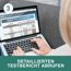 Person ruft Testergebnisse online ab.