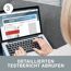 Person tippt auf Laptop-Tastatur