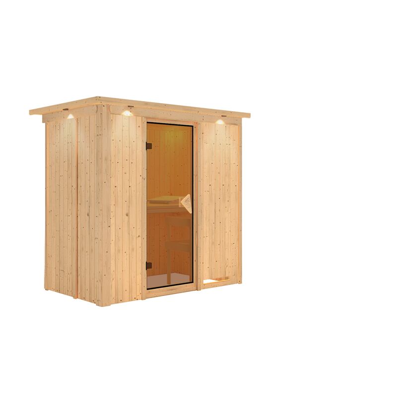 Sauna aus hellem Holz mit geöffneter Tür.