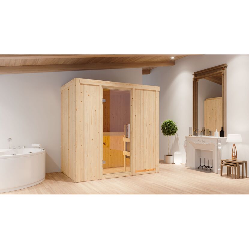 Sauna aus hellem Holz in einem Badezimmer.