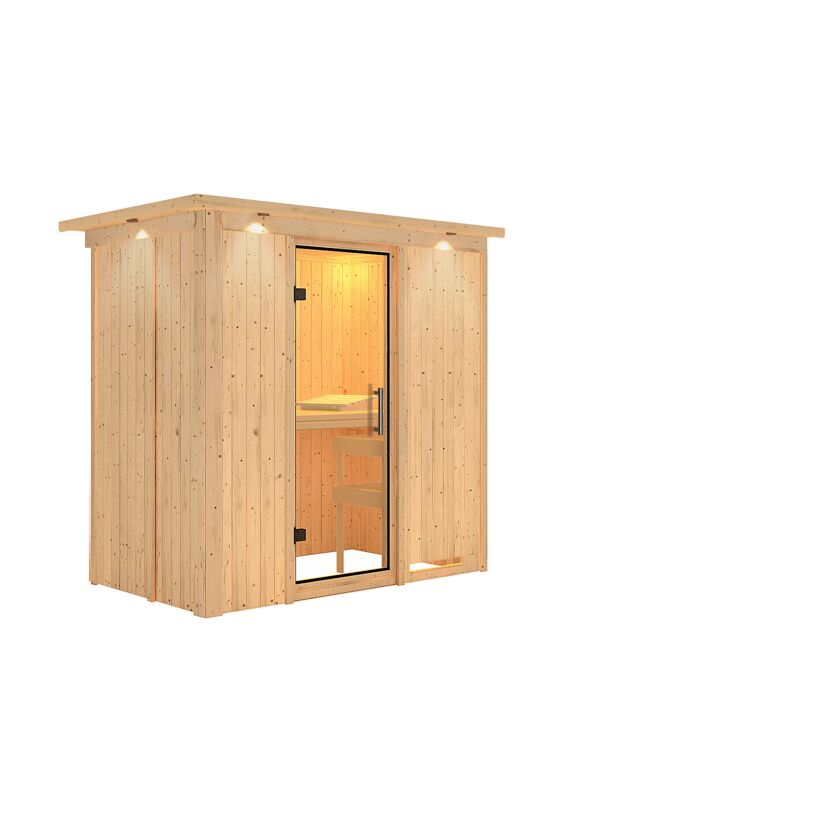Sauna aus hellem Holz mit geöffneter Tür.