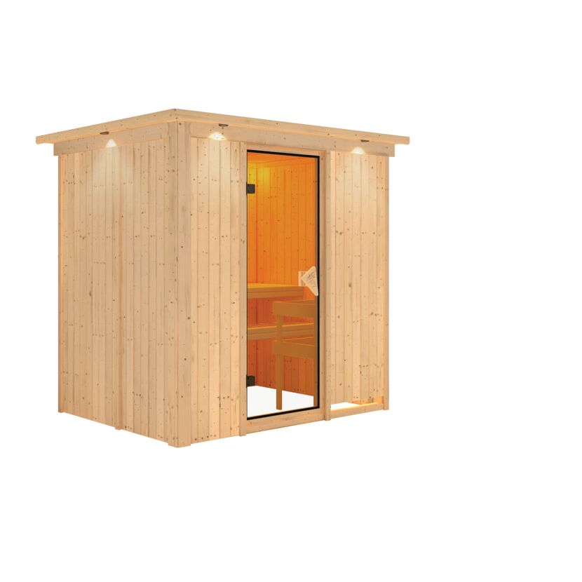 Sauna aus hellem Holz mit geöffneter Tür