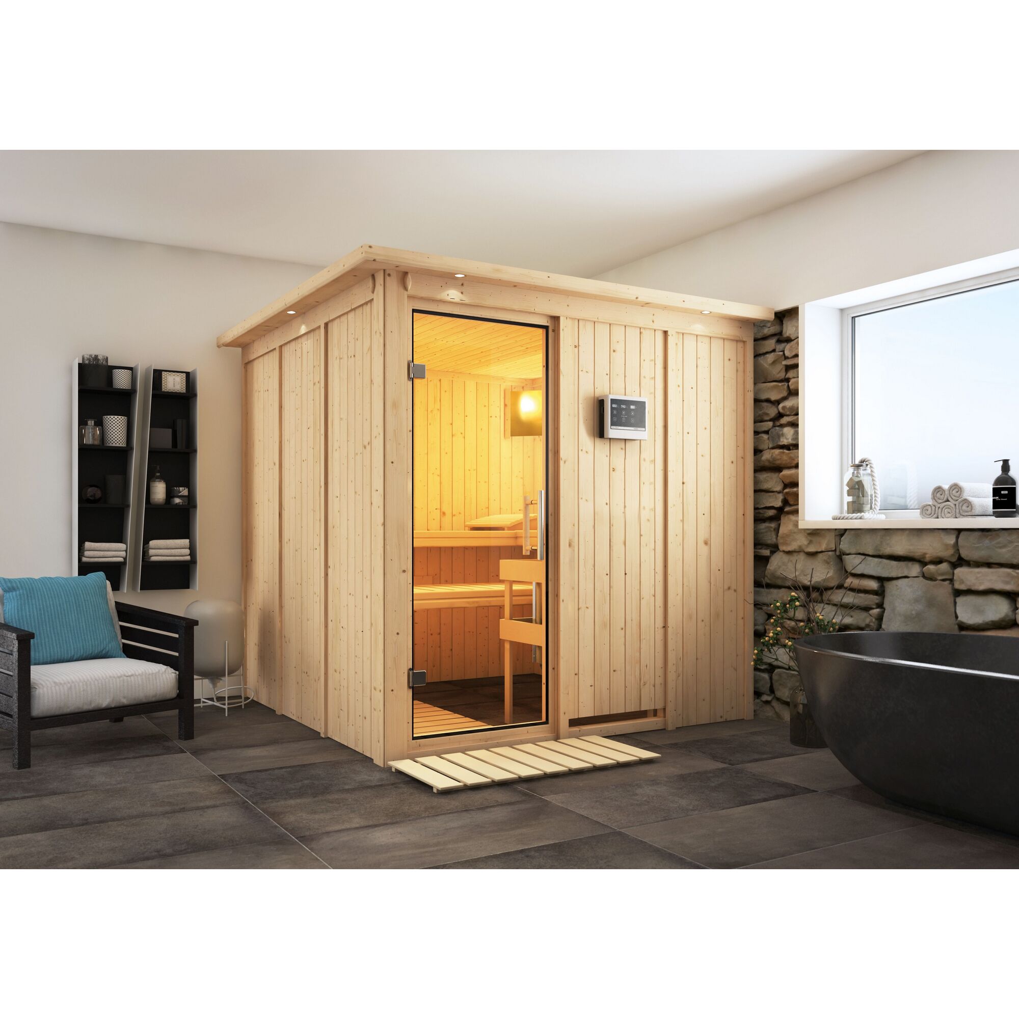 Sauna aus hellem Holz in einem Badezimmer